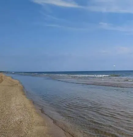 Apartment Holidayhomemanetta Two A Un Passo Dal Mare!