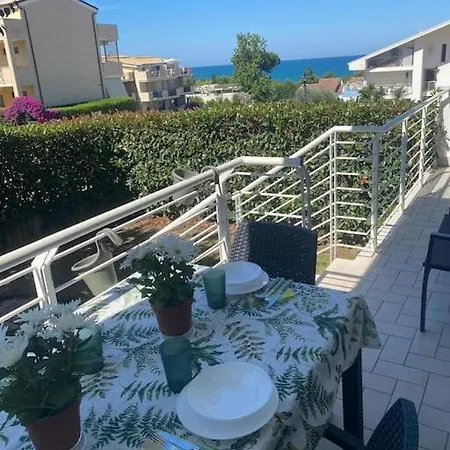 Apartment Holidayhomemanetta Two A Un Passo Dal Mare! Pineto